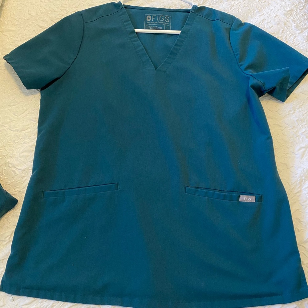 Figs Caribbean blue size medium scrub top